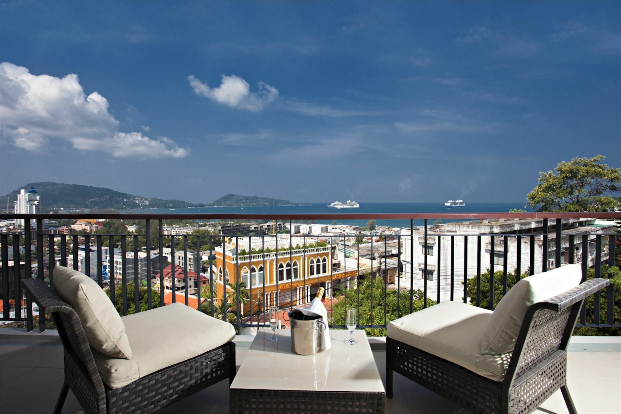Apartment Bliss 3 Bedrooms Sea View *
